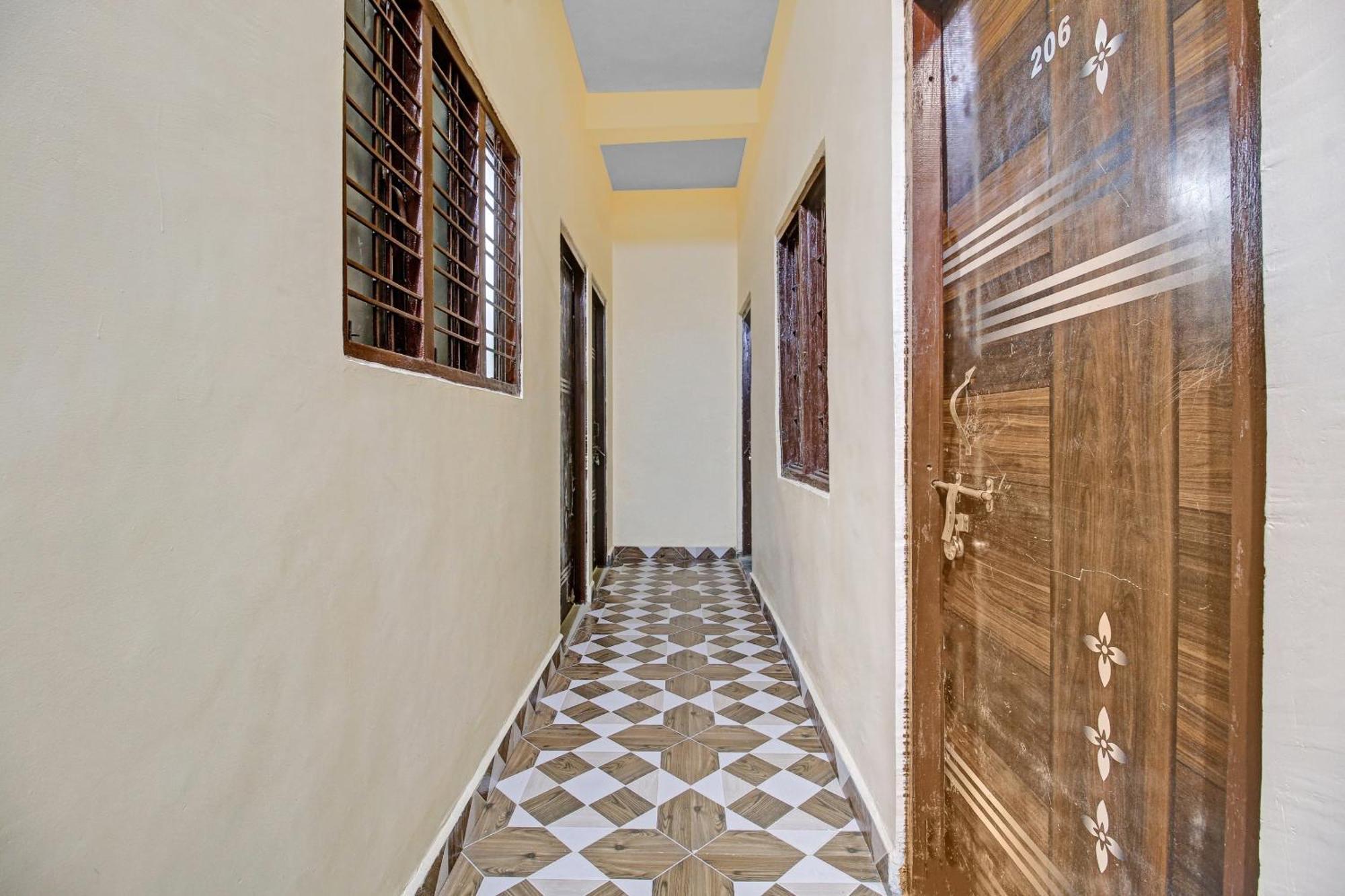 Capital O 85877 Hotel Red N Blue Bhopal Exterior foto