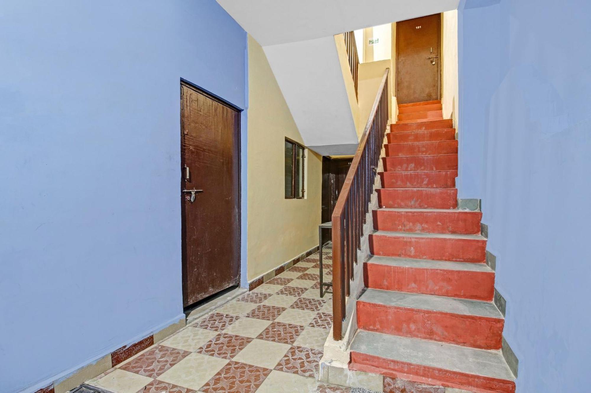 Capital O 85877 Hotel Red N Blue Bhopal Exterior foto
