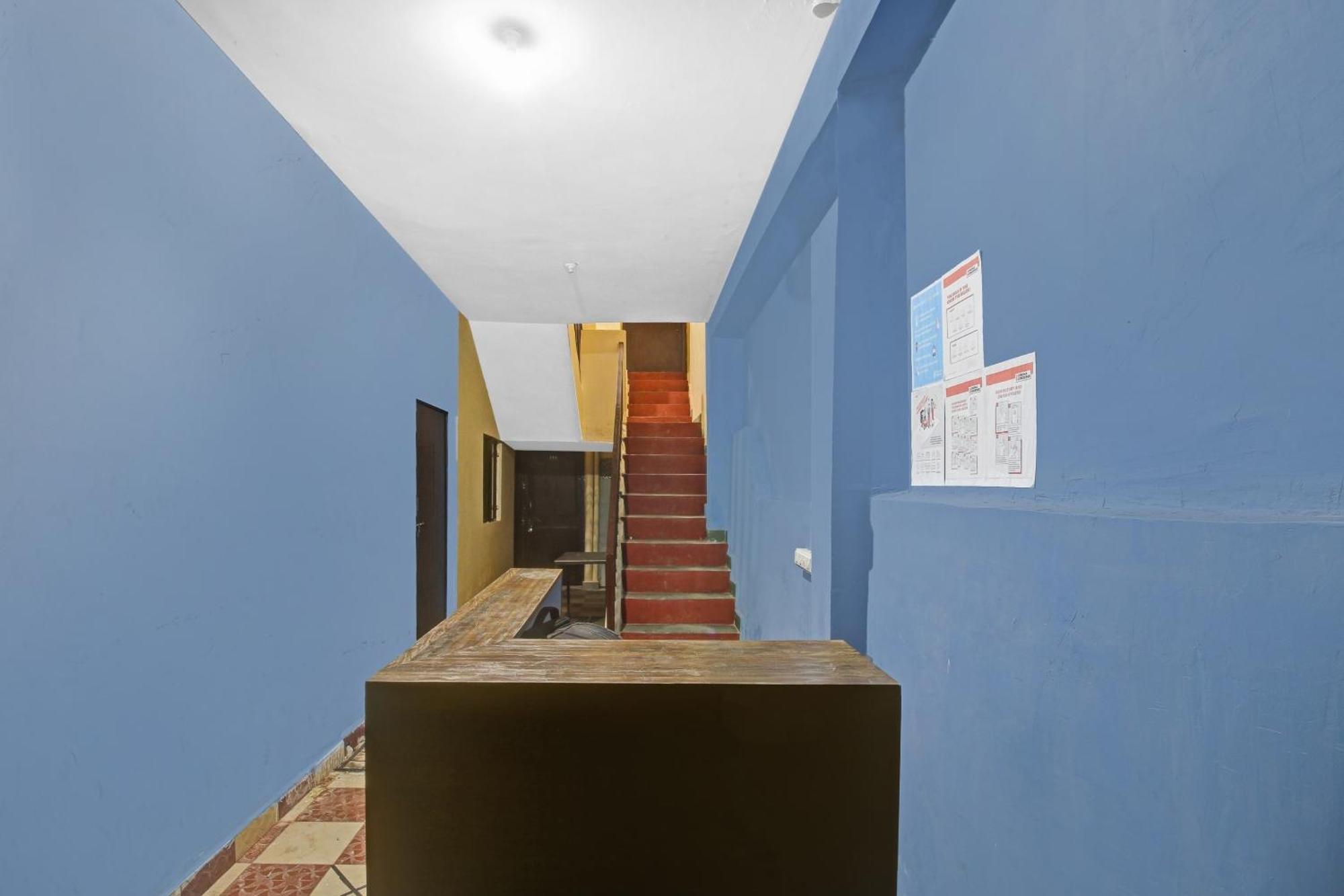 Capital O 85877 Hotel Red N Blue Bhopal Exterior foto